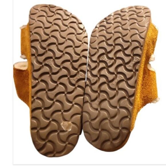 Birkenstock Arizona Shearling Slide Sandals (inside fur big toe, small spot left - Picture 8 of 10